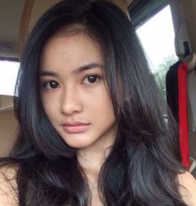 Adinda-Azani-selfie