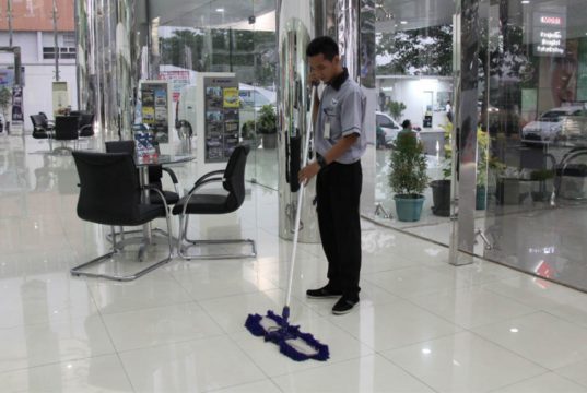 Mengapa Menggunakan Jasa Cleaning Service Kantor lebih Menguntungkan?