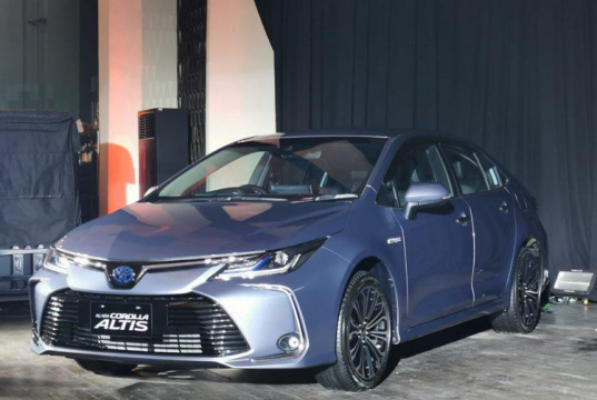 Ini Perbedaan Utama Toyota Corolla Altis Terbaru di Indonesia dengan Malaysia toyota altis