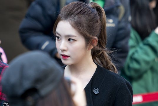 Tips Membuat Gaya Rambut Ponytail ala Idol Korea irene ponytail
