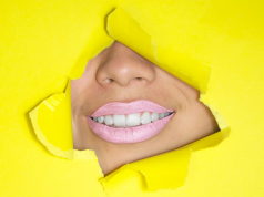 Tips Agar Gigi Tetap Putih Untuk Penikmat Kopi memutihkan gigi