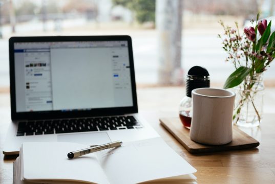 3 Alasan Kursus Bahasa Inggris Online Lebih Hemat everybody artinya