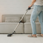 cara membersihkan sofa