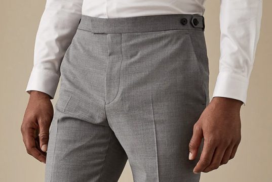 8 Ide Ootd Celana Abu Biar Nggak Kelihatan Boring! Ide ootd celana abu