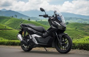 Teknik Berkendara Ketika Touring Jarak Jauh: Aman, Nyaman, dan Tetap Bertenaga motor adv